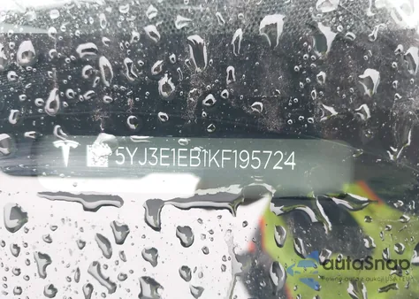 2019 Tesla Model 3 Long Range/Performance z USA, uszkodzony, nr VIN 5YJ3E1EB1KF195724